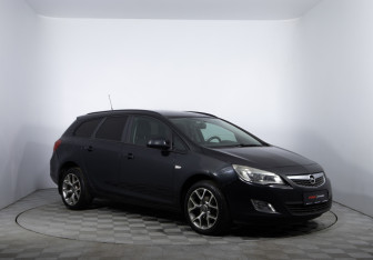 Подержанный автомобиль Opel Astra Wagon 2012 года (3 фото)