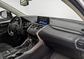 Подержанный автомобиль Lexus NX 2021 года (13 фото)