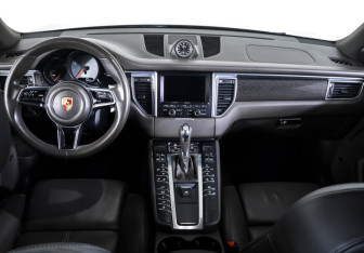 Подержанный автомобиль Porsche Macan 2014 года (12 фото)
