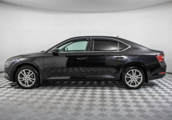 Подержанный автомобиль Skoda Superb Liftback 2018 года (8 фото)