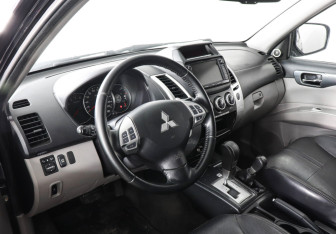 Подержанный автомобиль Mitsubishi Pajero Sport 2014 года (5 фото)