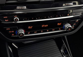 Подержанный автомобиль BMW X3 2021 года (25 фото)