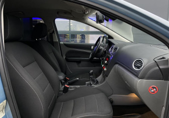 Подержанный автомобиль Ford Focus Hatchback 2010 года (17 фото)