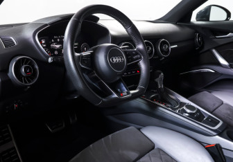 Подержанный автомобиль Audi TT Coupe 2016 года (12 фото)