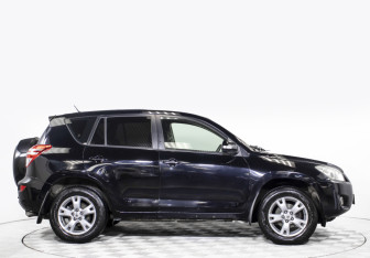 Подержанный автомобиль Toyota RAV4 2009 года (4 фото)