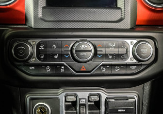 Подержанный автомобиль Jeep Wrangler 2018 года (15 фото)