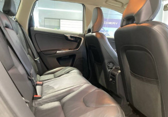 Подержанный автомобиль Volvo XC60 2012 года (12 фото)