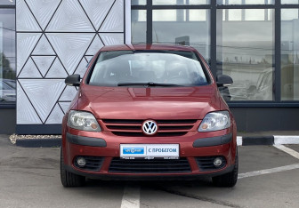 Подержанный автомобиль Volkswagen Golf Plus 2008 года (2 фото)