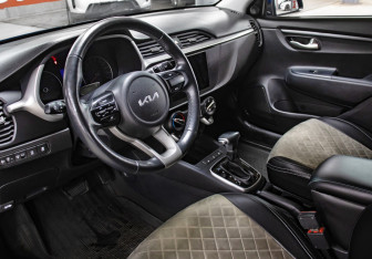 Подержанный автомобиль Kia Rio Sedan 2021 года (16 фото)
