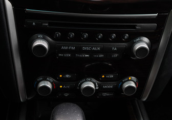 Подержанный автомобиль Nissan Pathfinder 2015 года (22 фото)