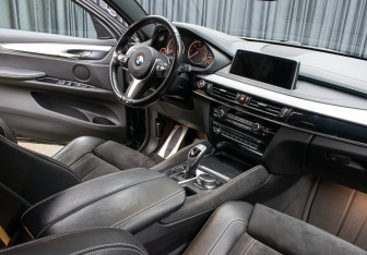 Подержанный автомобиль BMW X6 2019 года (11 фото)