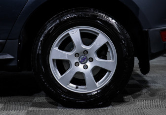 Подержанный автомобиль Volvo XC60 2010 года (15 фото)
