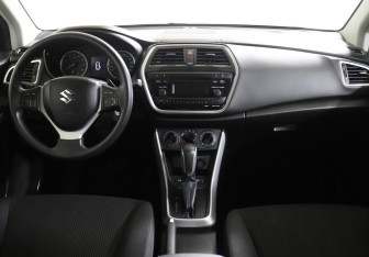 Подержанный автомобиль Suzuki SX4 Hatchback 2017 года (7 фото)