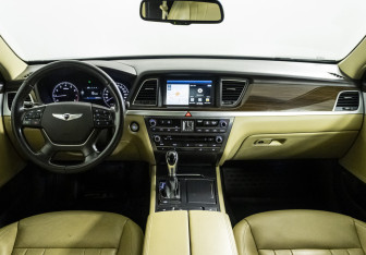 Подержанный автомобиль Hyundai Genesis 2014 года (15 фото)