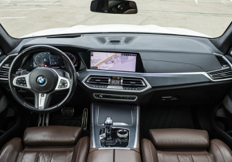 Подержанный автомобиль BMW X5 2021 года (16 фото)
