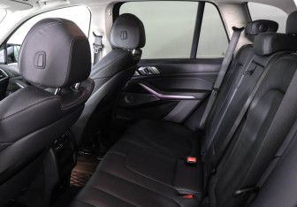 Подержанный автомобиль BMW X5 2020 года (14 фото)