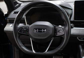 Подержанный автомобиль Geely Preface 2023 года (17 фото)