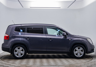 Подержанный автомобиль Chevrolet Orlando 2012 года (4 фото)