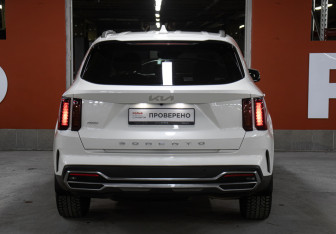 Подержанный автомобиль Kia Sorento 2022 года (6 фото)