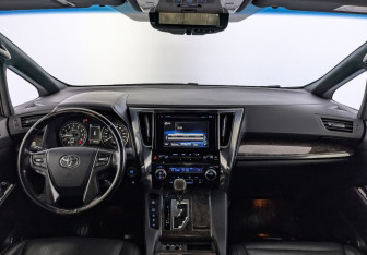 Подержанный автомобиль Toyota Alphard 2018 года (14 фото)