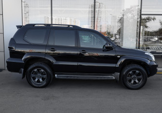 Подержанный автомобиль Toyota Land Cruiser Prado 2008 года (4 фото)