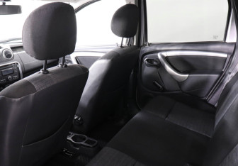 Подержанный автомобиль Renault Duster 2012 года (12 фото)