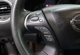Подержанный автомобиль Nissan Pathfinder 2014 года (17 фото)