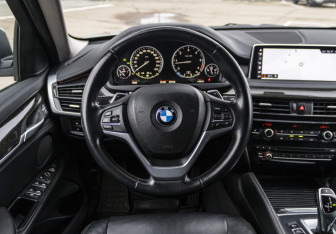Подержанный автомобиль BMW X6 2019 года (14 фото)
