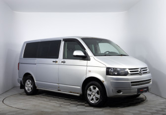 Подержанный автомобиль Volkswagen Caravelle 2010 года (3 фото)