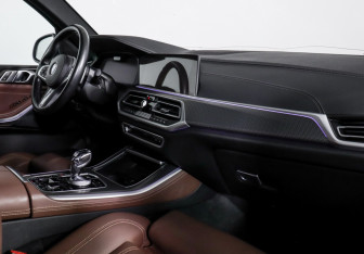 Подержанный автомобиль BMW X5 2022 года (9 фото)