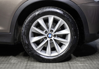 Подержанный автомобиль BMW X3 2012 года (24 фото)