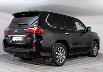 Подержанный автомобиль Lexus LX 2018 года (5 фото)
