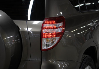 Подержанный автомобиль Toyota RAV4 2010 года (21 фото)