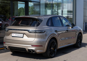 Подержанный автомобиль Porsche Cayenne 2018 года (5 фото)