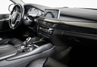 Подержанный автомобиль BMW X6 2016 года (9 фото)