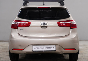 Подержанный автомобиль Kia Rio Hatchback 2013 года (6 фото)