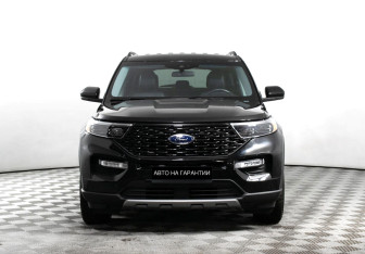 Подержанный автомобиль Ford Explorer 2020 года (2 фото)