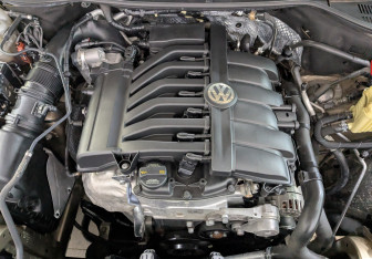 Подержанный автомобиль Volkswagen Touareg 2016 года (9 фото)