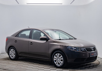 Подержанный автомобиль Kia Cerato Sedan 2012 года (7 фото)