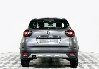 Подержанный автомобиль Renault Kaptur 2018 года (6 фото)