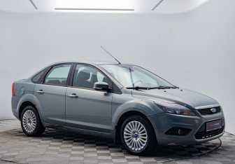Подержанный автомобиль Ford Focus Sedan 2009 года (7 фото)