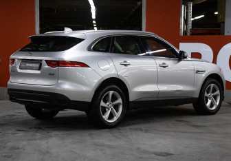 Подержанный автомобиль Jaguar F-Pace 2016 года (5 фото)