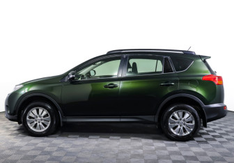 Подержанный автомобиль Toyota RAV4 2013 года (8 фото)