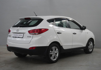 Подержанный автомобиль Hyundai ix35 2011 года (5 фото)
