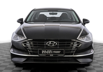 Подержанный автомобиль Hyundai Sonata 2023 года (2 фото)