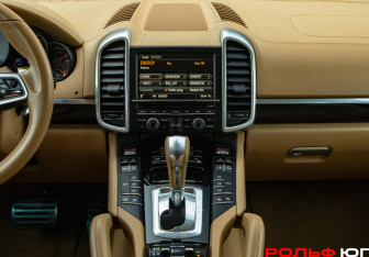 Подержанный автомобиль Porsche Cayenne 2015 года (12 фото)