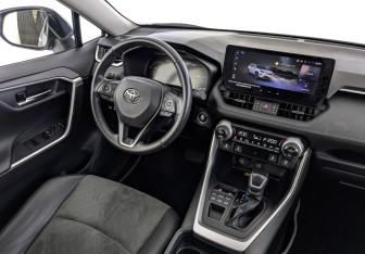Подержанный автомобиль Toyota RAV4 2024 года (30 фото)