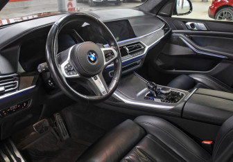 Подержанный автомобиль BMW X7 2021 года (20 фото)