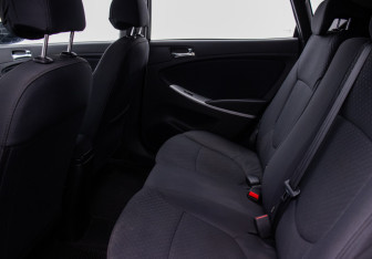 Подержанный автомобиль Hyundai Solaris Hatchback 2013 года (11 фото)