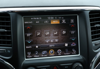 Подержанный автомобиль Jeep Grand Cherokee 2013 года (18 фото)